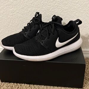 NIKE Roshe Sneaker 7 Black/White